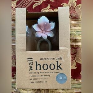 Trillium Decorative Bath Flower Wall Hook